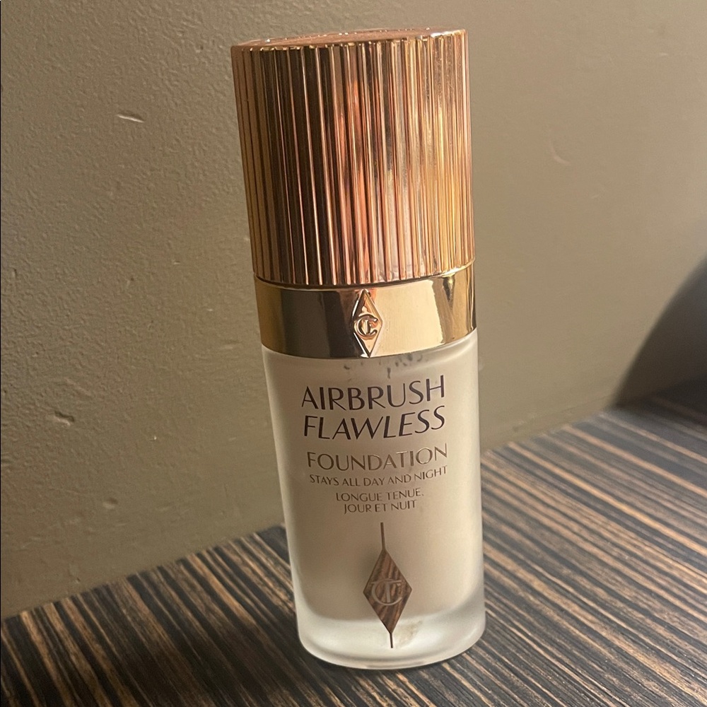 Charlotte Tilbury Airbrush Flawless Foundation - Creamy Beige